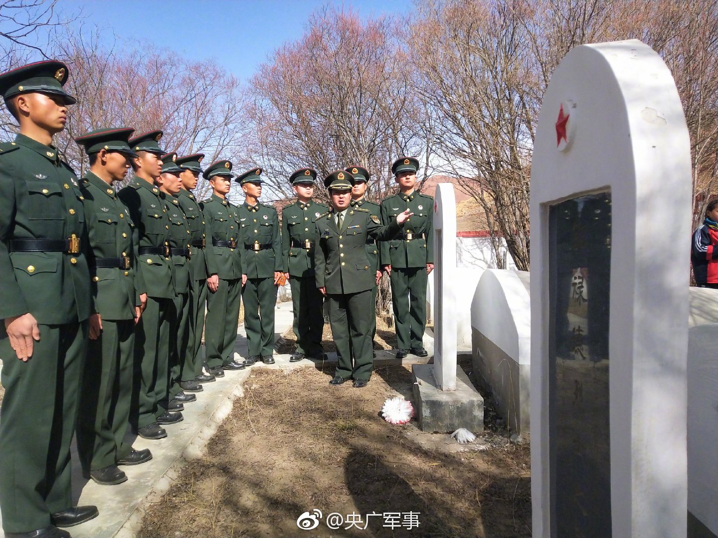 不一樣的他(她)作文