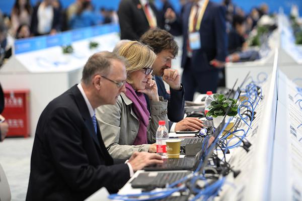 《無人知曉》 BY又藍