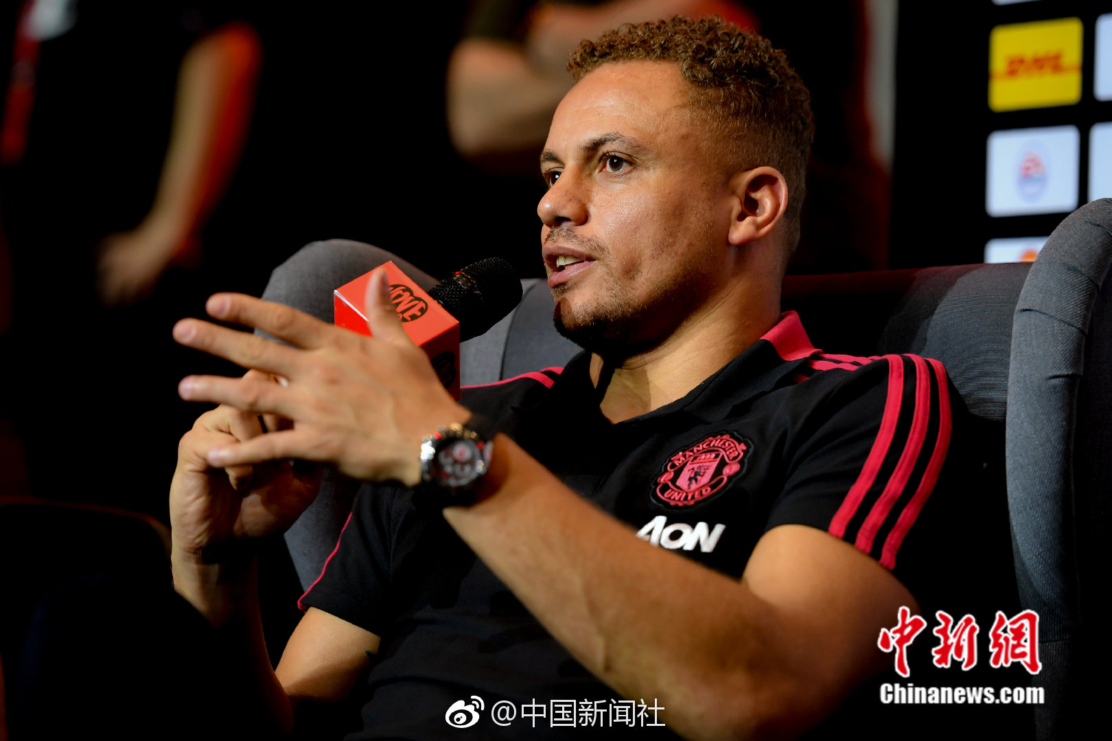 《蒙面交換舞會》