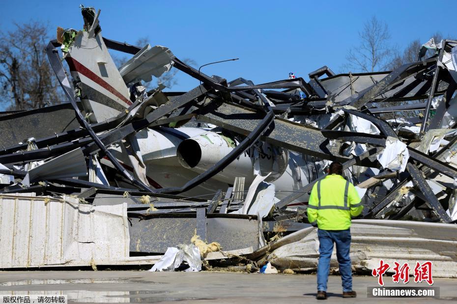 《桌邊(校園)》作者:雪梨完結