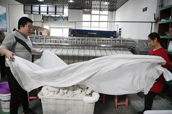 1女VN男的古言穿越小說開頭被賣當童養媳