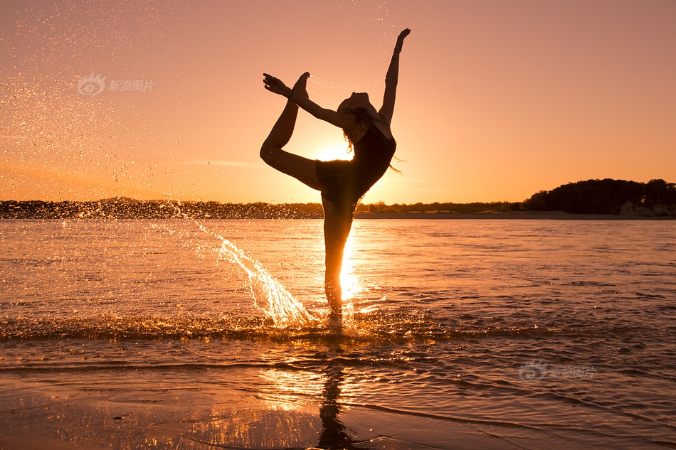 《奇怪的先生們》txt