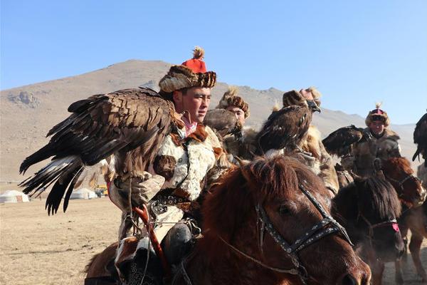 《秘書》by阿蠻類似小說