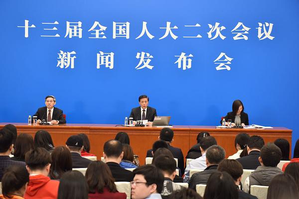 軍訓被教官抱進宿舍的小說叫什么