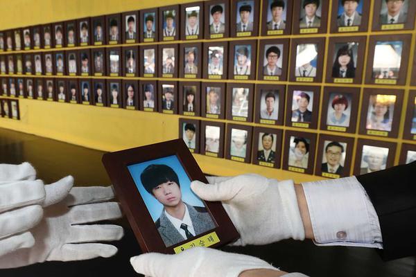 病弱知青的心尖寵by薄荷果酒